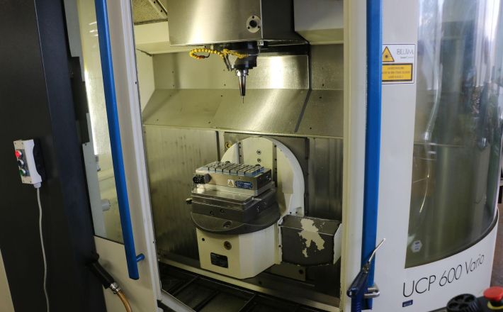 Micron UCP600Vario (2009) — Vertical Machining Center ( VMC )