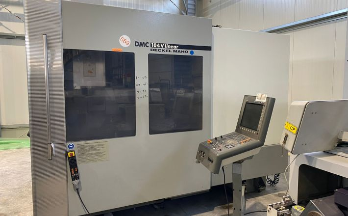 DCM 104V-LINEAR 1 (2006) — Vertical Machining Center ( VMC )